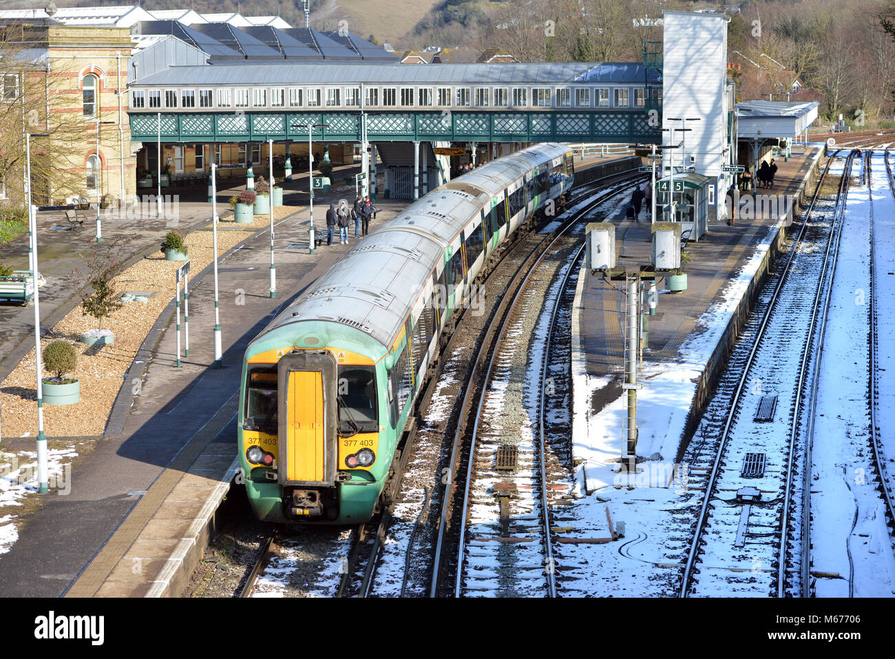 Lewes, Regno Unito. 28 Feb, 2018. Regno Unito: meteo neve provoca la rampa meridionale per eseguire un servizio ridotto su molte rotte. Credito: Peter Cripps/Alamy Live News Foto Stock