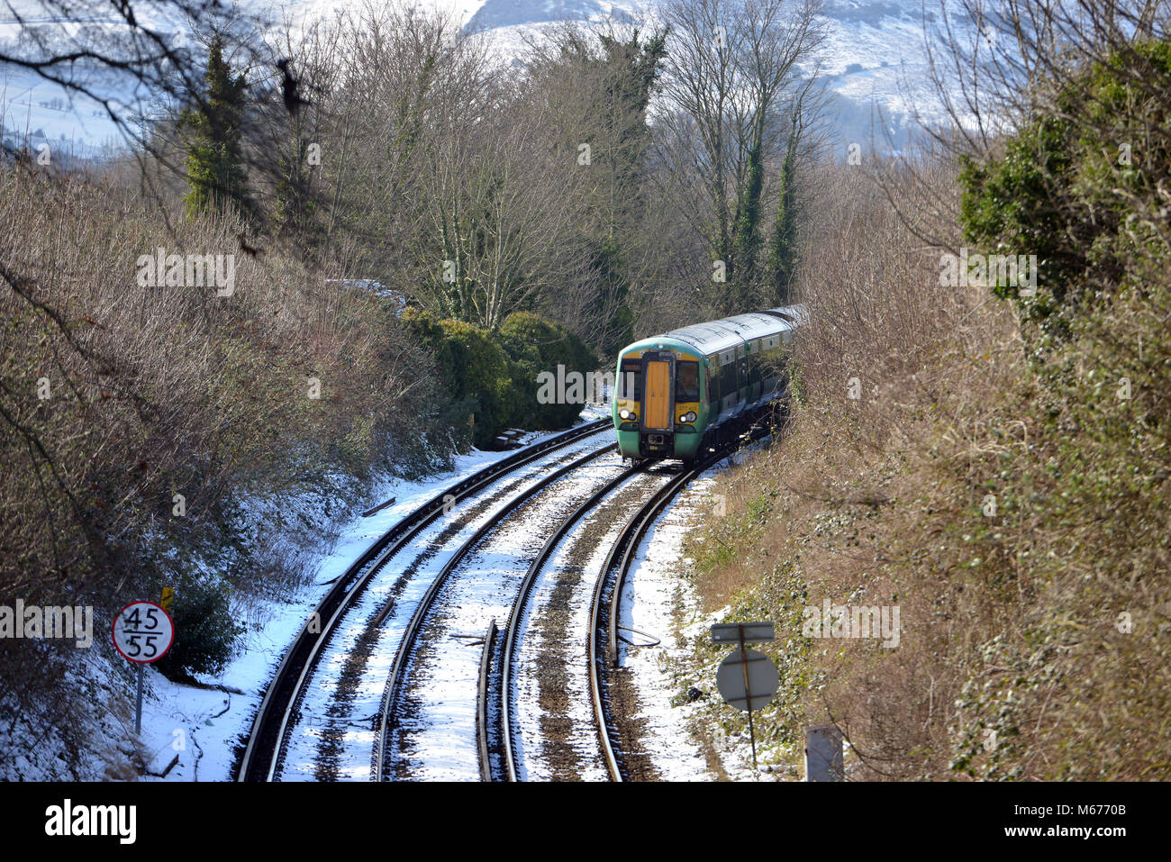 Lewes, Regno Unito. 28 Feb, 2018. Regno Unito: meteo neve provoca la rampa meridionale per eseguire un servizio ridotto su molte rotte. Credito: Peter Cripps/Alamy Live News Foto Stock