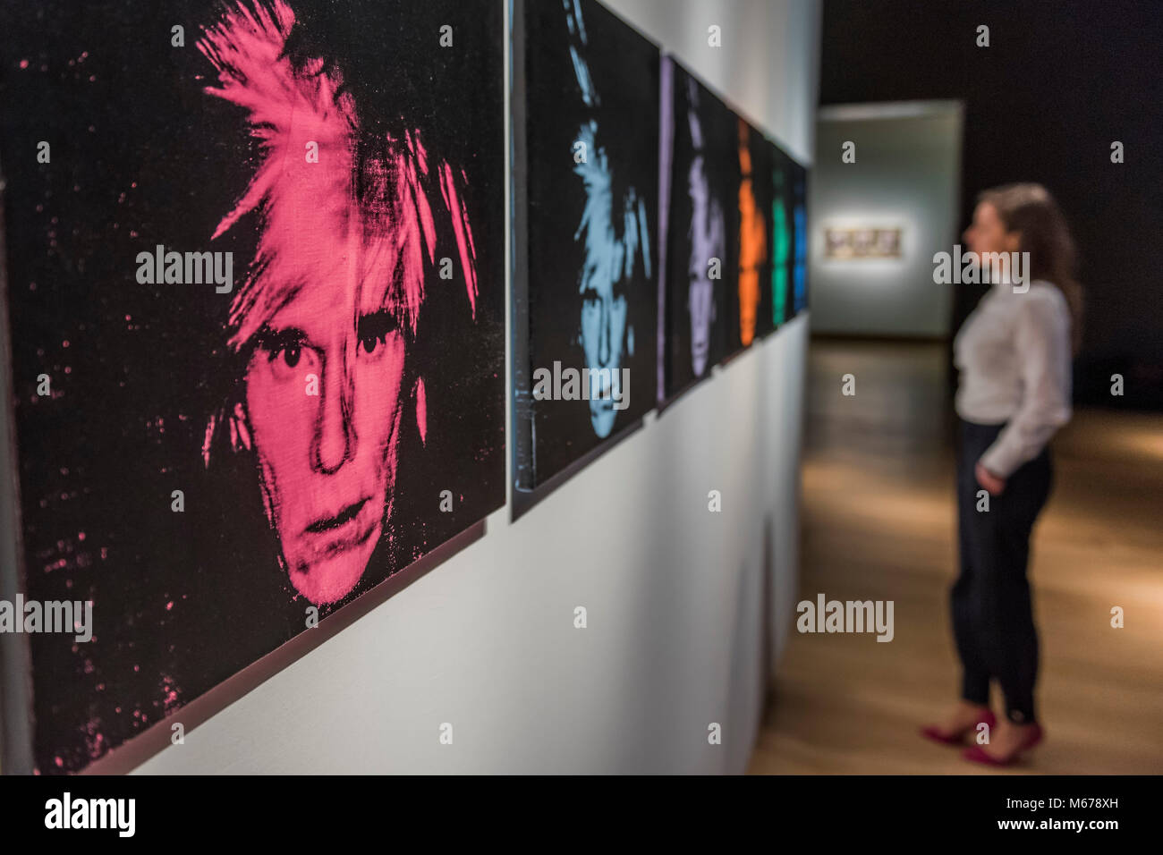 Londra, Regno Unito. 1 Mar, 2018. Andy Warhol, sei Autoritratti (1986, preventivo su richiesta - in primo piano) e Francis Bacon, tre studi per un ritratto (1976, preventivo: £10,000,000-15.000.000) - Christie's preview dei loro post Guerra e vendita contemporanea. Credito: Guy Bell/Alamy Live News Foto Stock