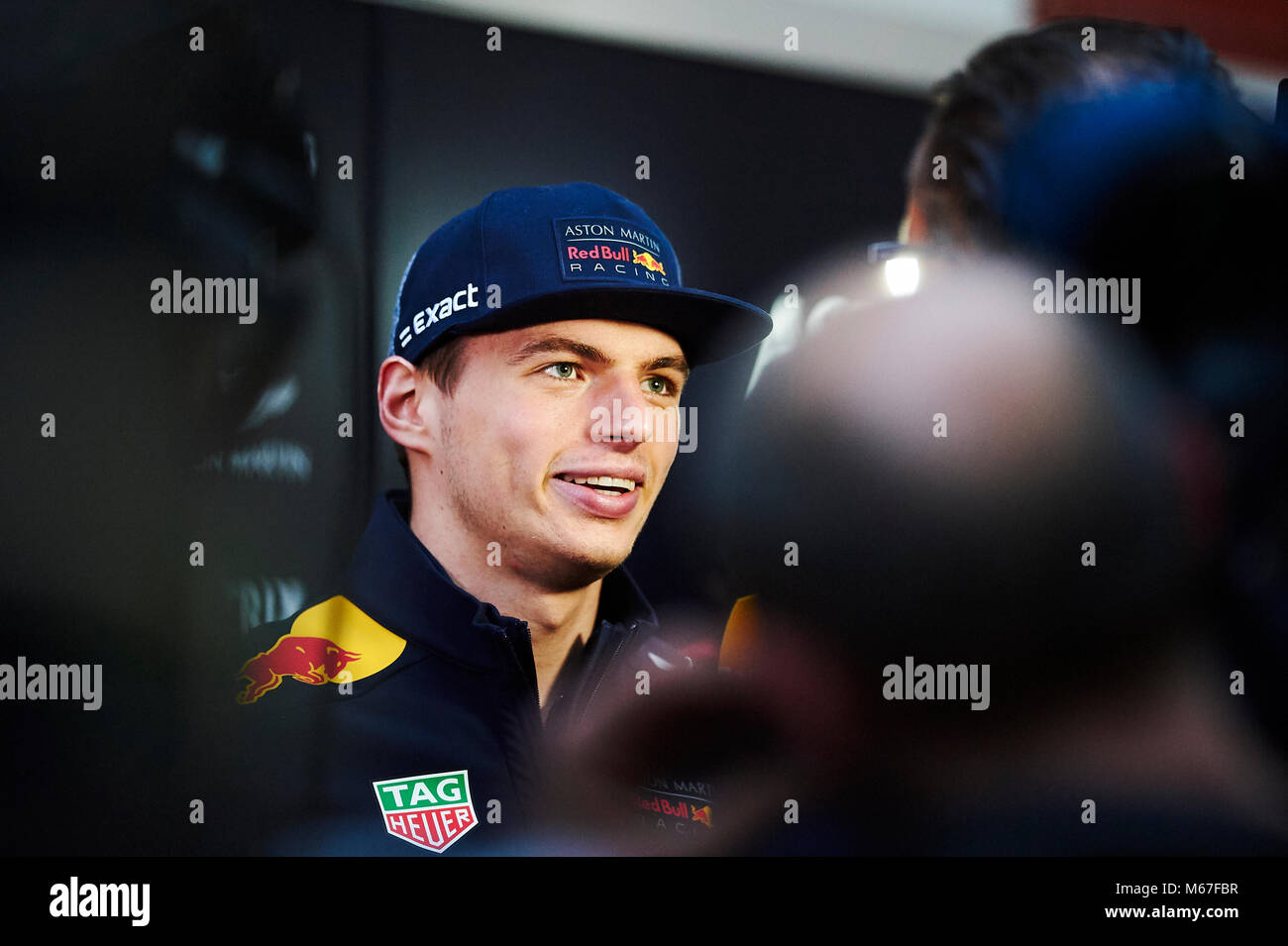 Barcellona, Spagna. 1 Marzo, 2018. Max Verstappen alla Aston Martin del Team Red Bull Racing colloqui con la stampa durante la pre stagione di Formula Uno prova. Credito: Pablo Guillen Alamy News Foto Stock