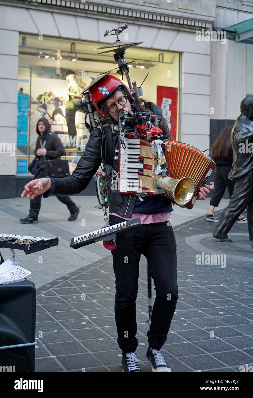 One Man Band su Church Street, Liverpool Foto Stock