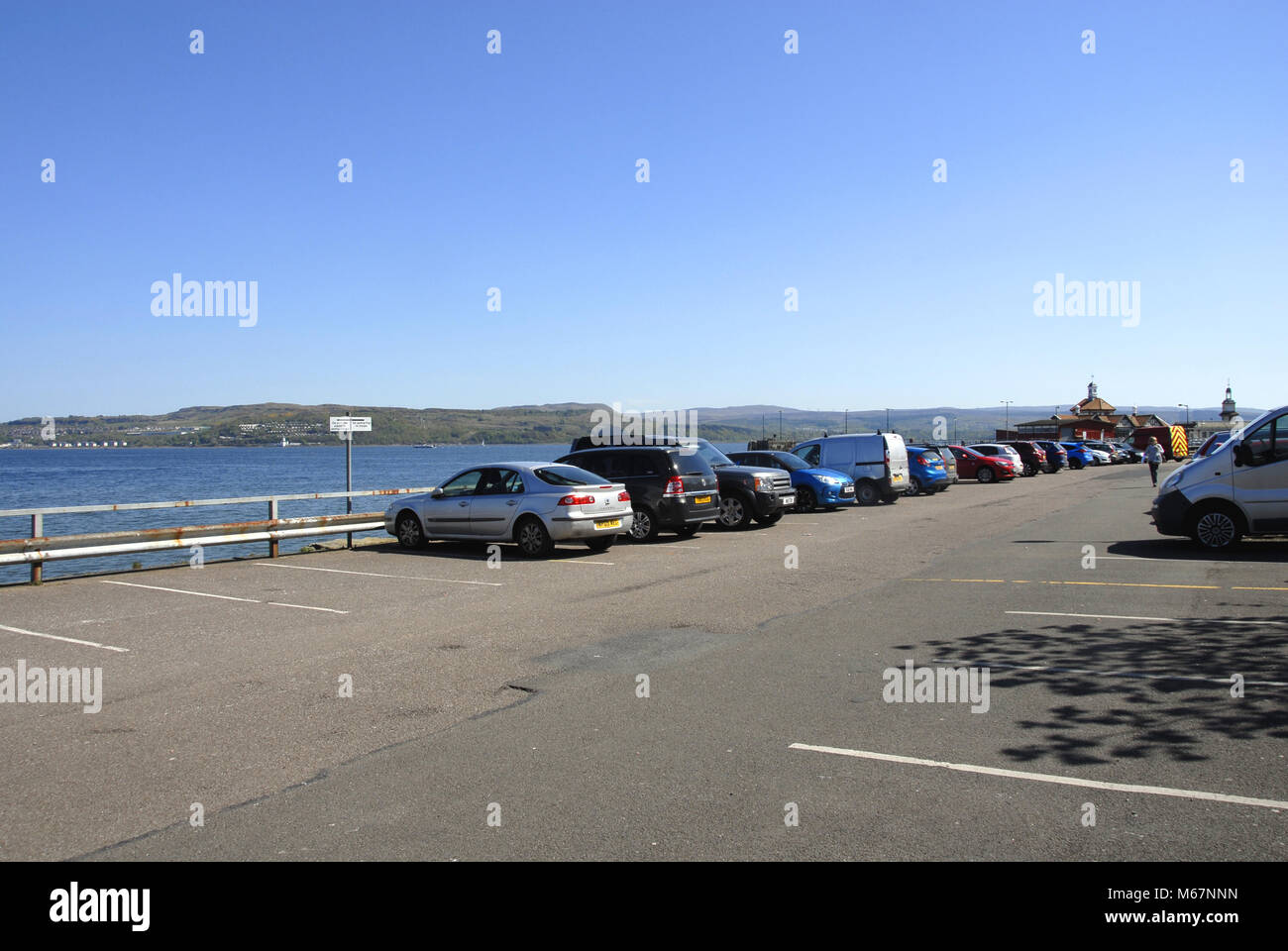 Parcheggio auto con diverse aree per pagare e parcheggio gratuito, Dunoon Foto Stock