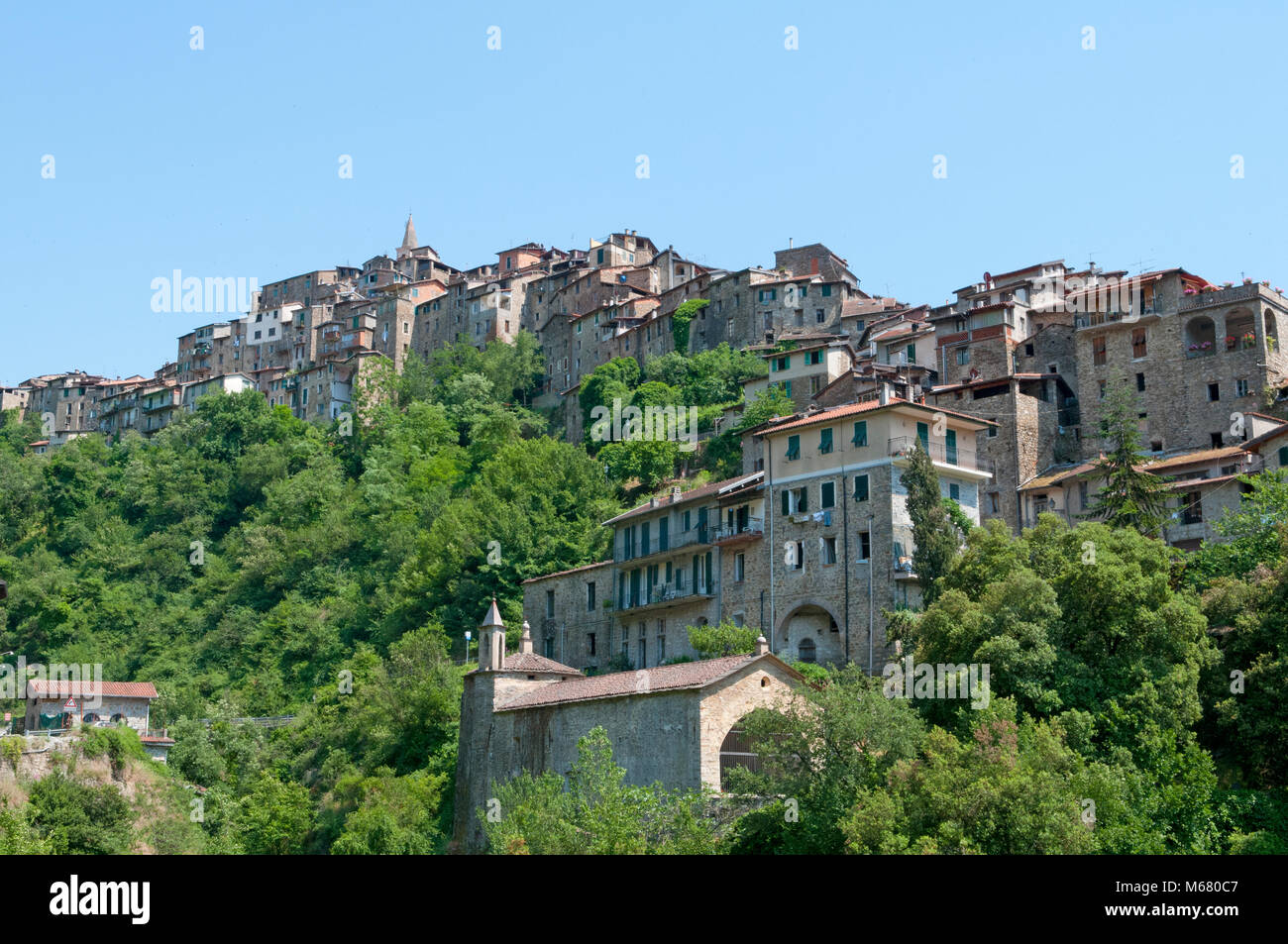 Borgo medievale in montagna, Apricale Provincia di Imperia, Liguria, Italia Foto Stock