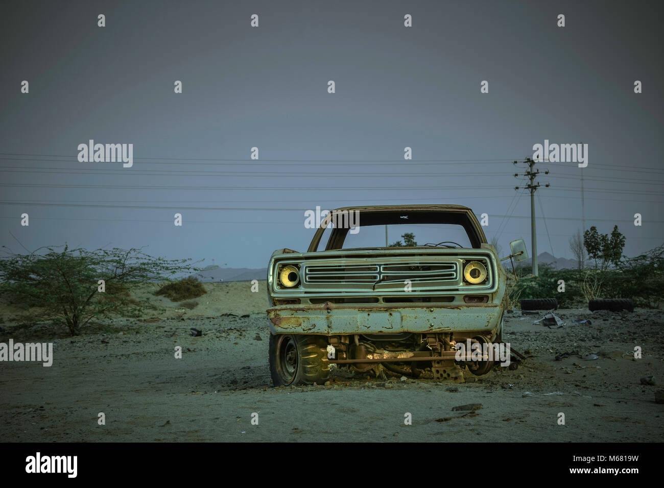 Danneggiato vecchia auto Foto Stock