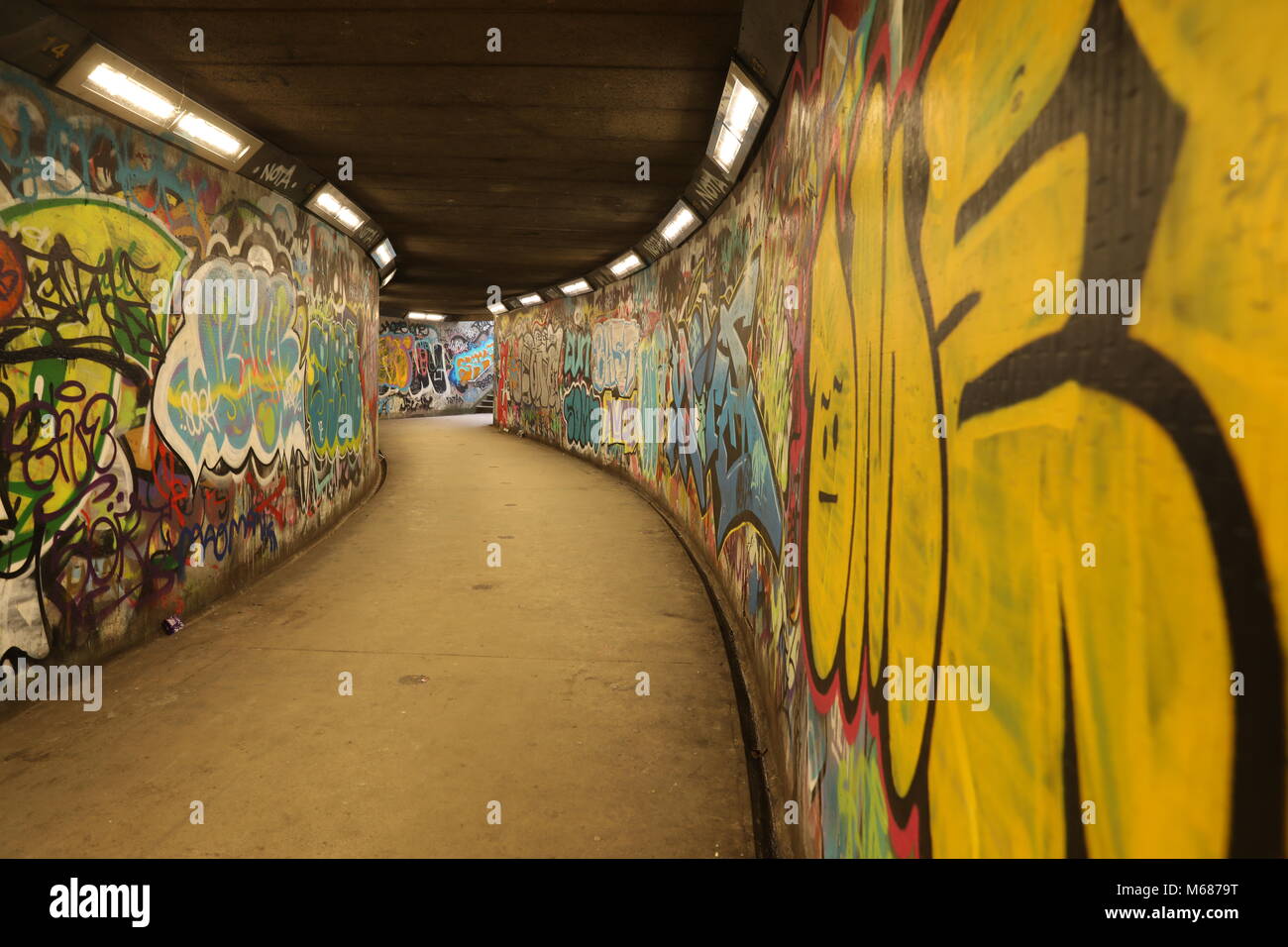 La metropolitana tunnel graffiti Foto Stock