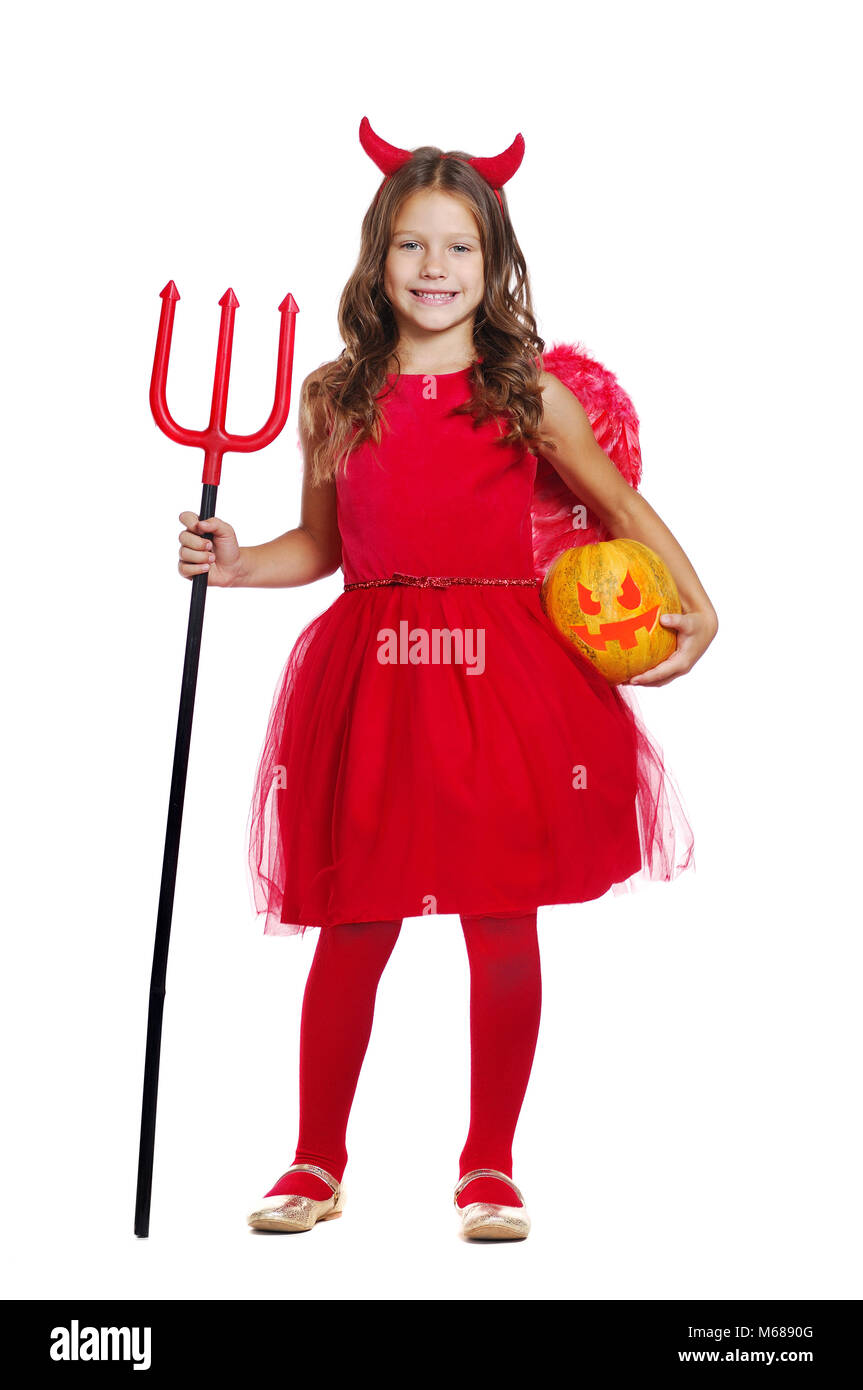 Ragazza in un diavolo costume di halloween con un tridente e una zucca in  un bianco studio Foto stock - Alamy