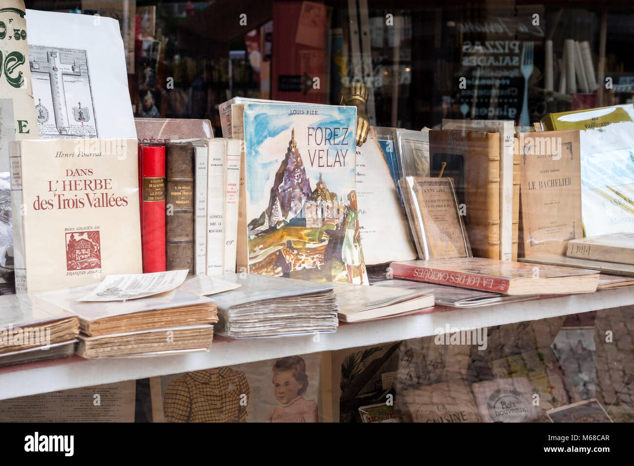 Old book shop Le Puy en Velay Haute-Loire Auvergne-Rhône-Alpes Francia Foto Stock