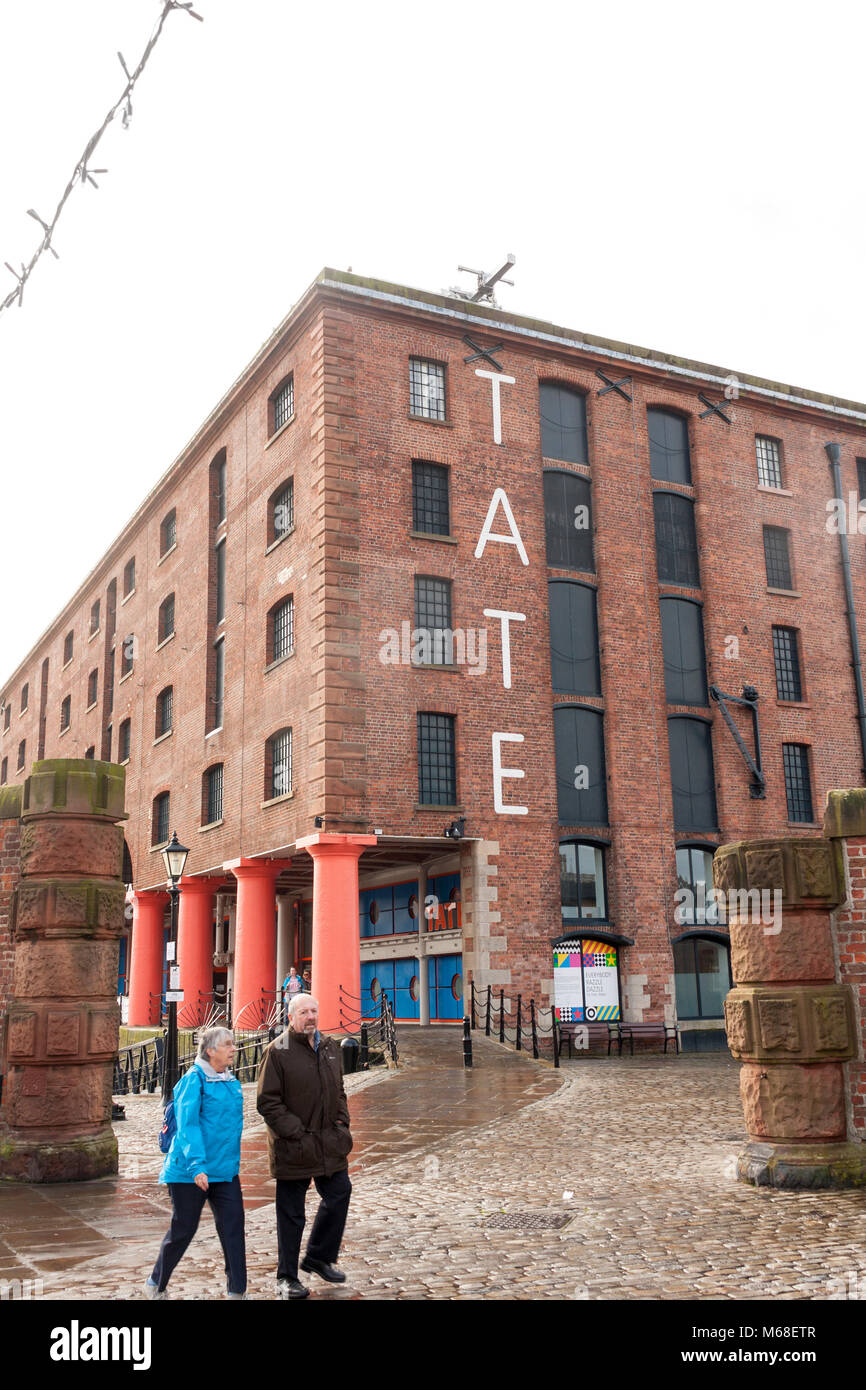 Vista esterna della Tate Liverpool, Albert Dock, Liverpool, Merseyside Foto Stock