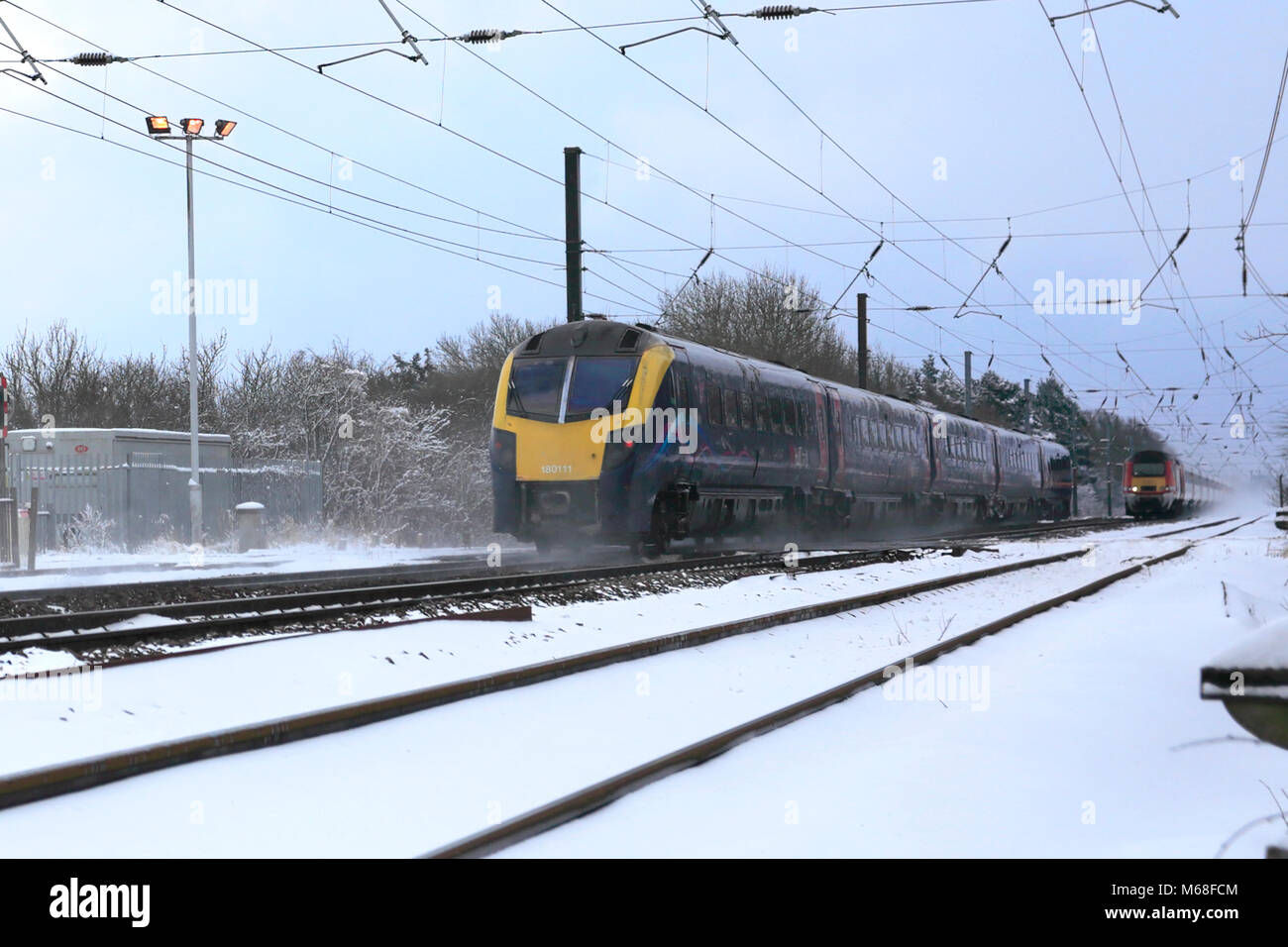 In inverno la neve, 180111 primo scafo treni, East Coast Main Line Railway, Peterborough, CAMBRIDGESHIRE, England, Regno Unito Foto Stock