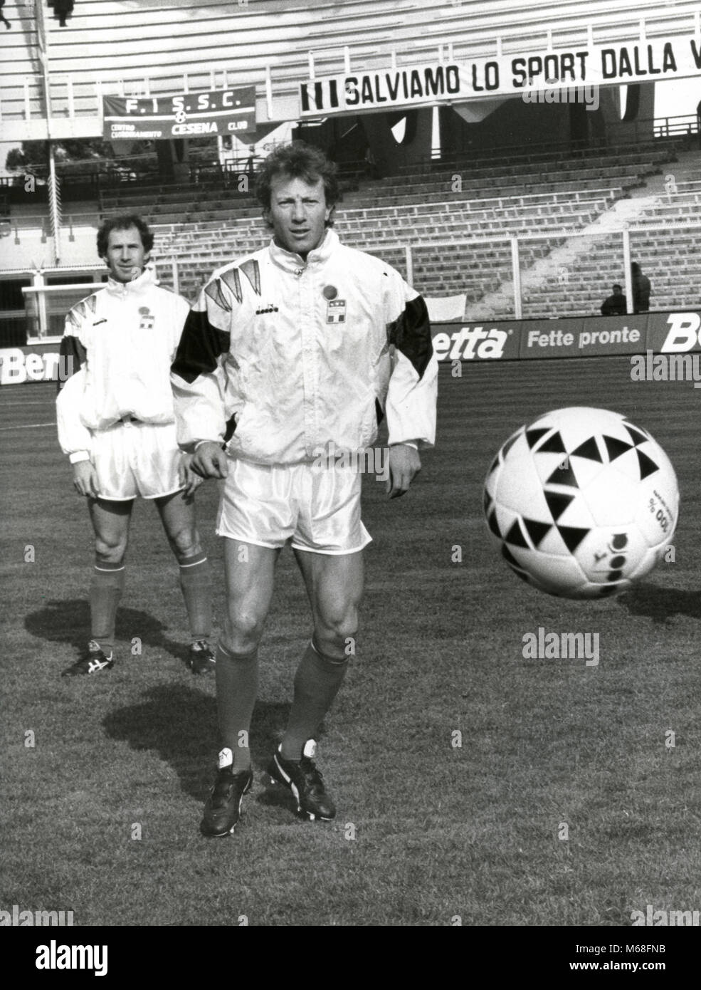 Il calcio italiano i giocatori Franco Baresi e Daniele Mannini, 1990s Foto Stock