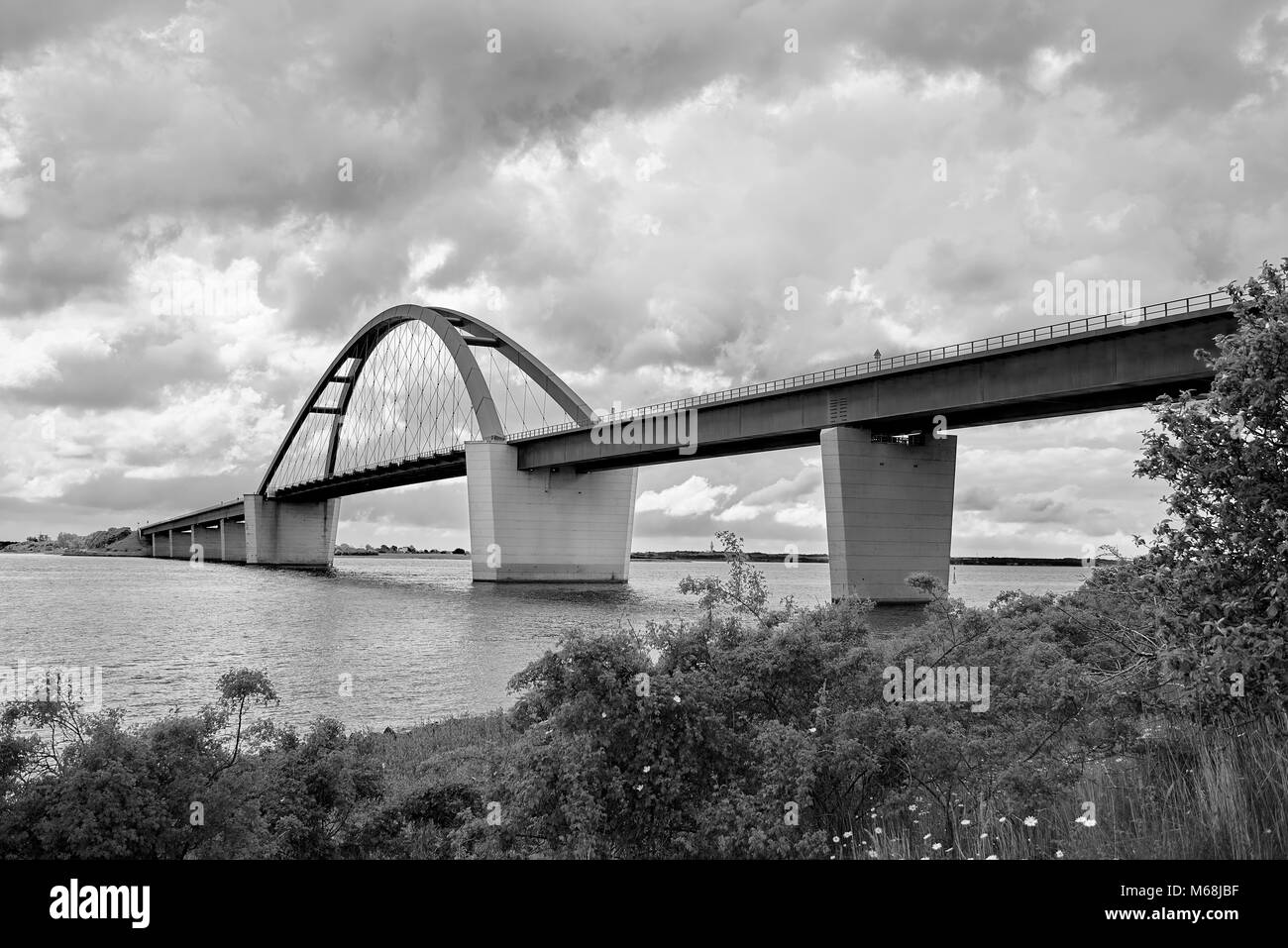 In fehmarnsundbrücke schwarz weiss Foto Stock