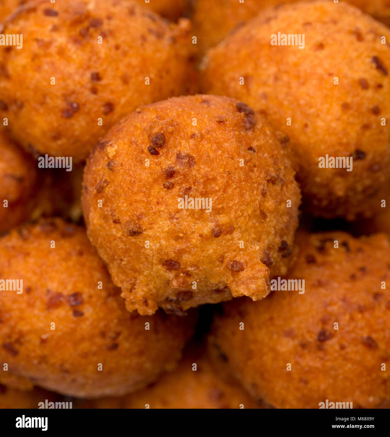 Hushpuppies, un classico lato Souther di fritto Cornbread sfere Foto Stock