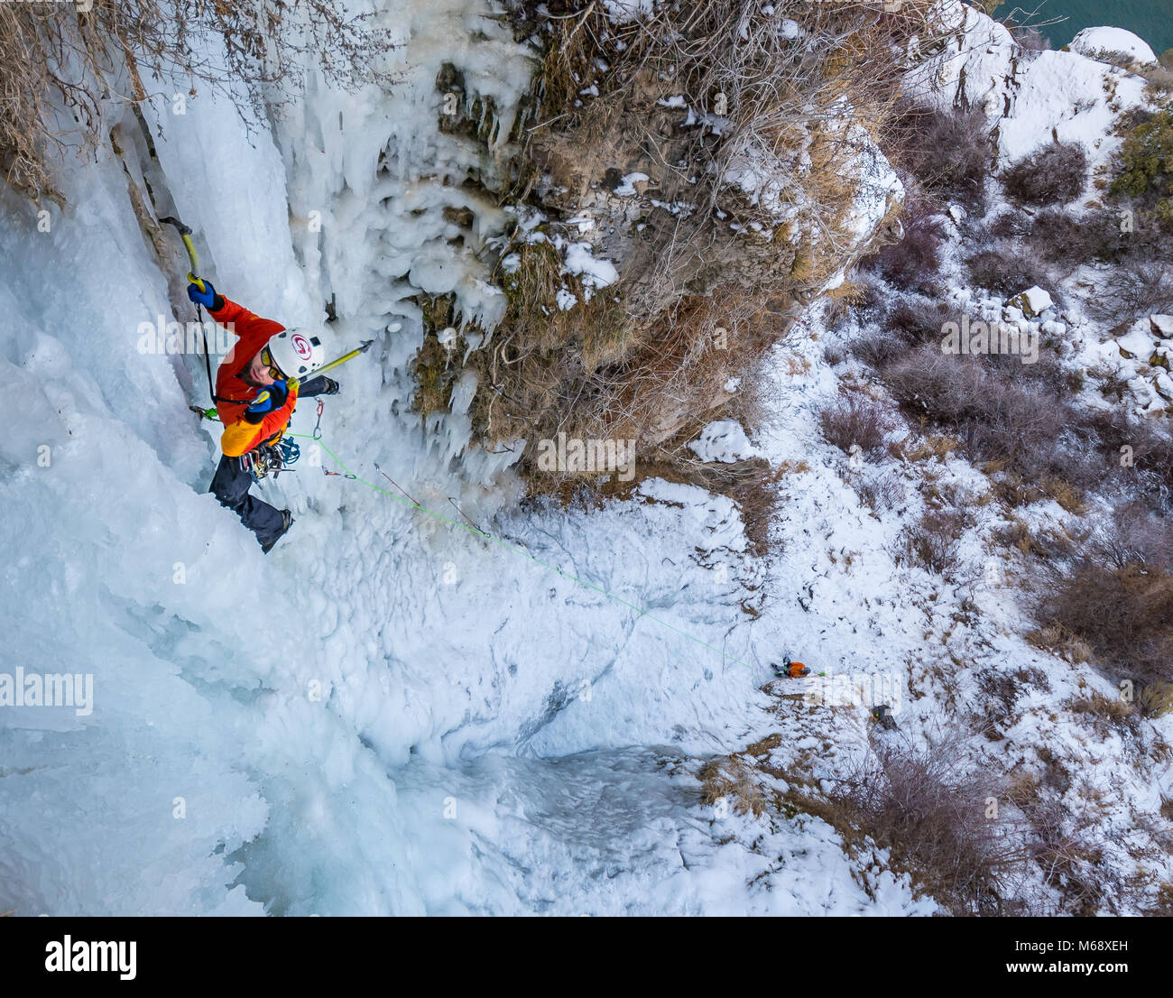Greg Moore arrampicata cascate inferiori destra rated WI4 vicino Shoshone Falls in Idaho Foto Stock