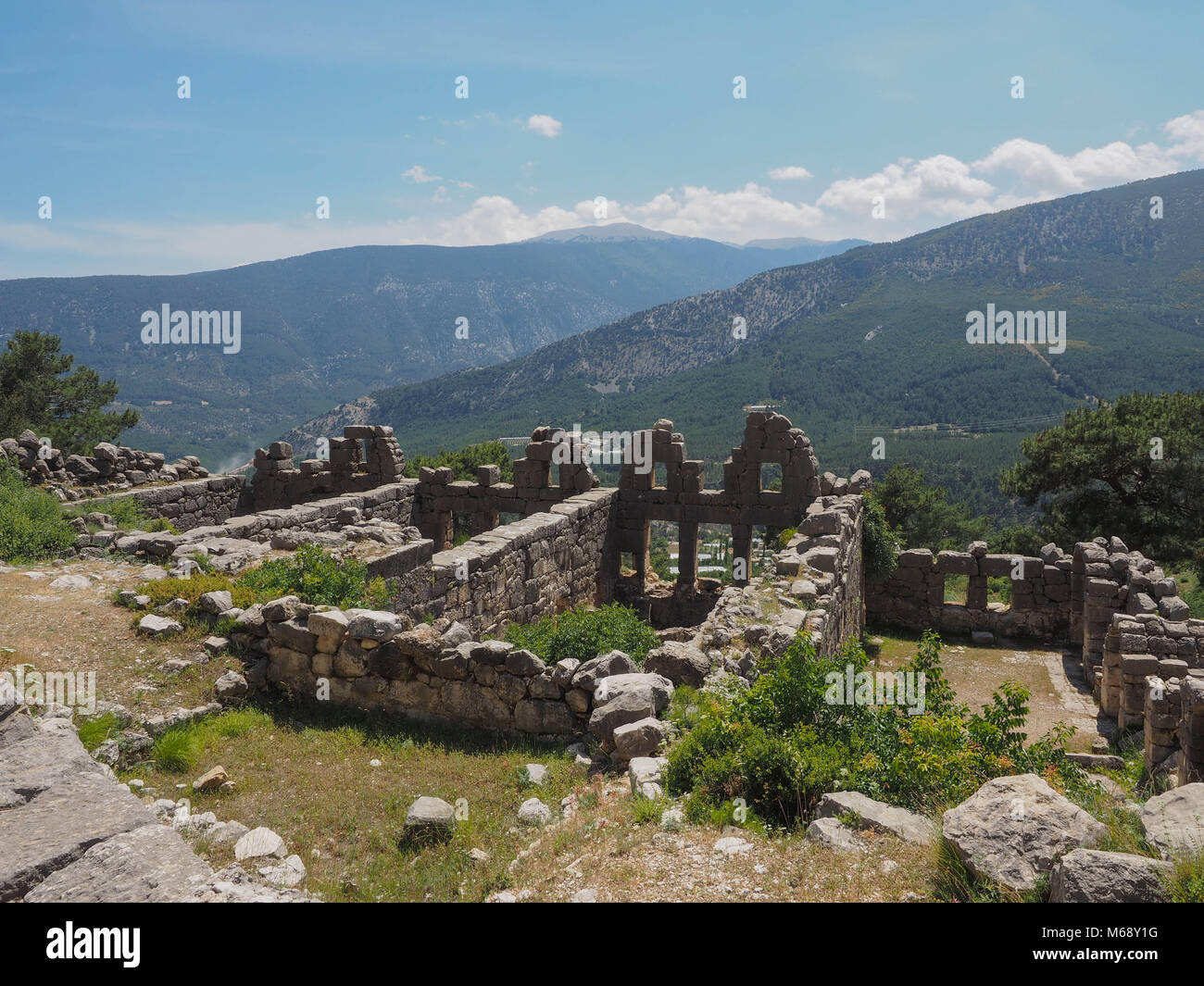 RESTI DI EDIFICI E PARETI AD ARYCANDA, ANTALYA, TURCHIA Foto Stock