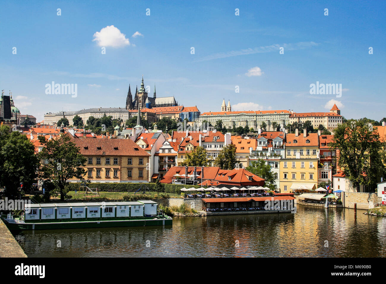 Vista della città di Praga da Charles Bridge Foto Stock