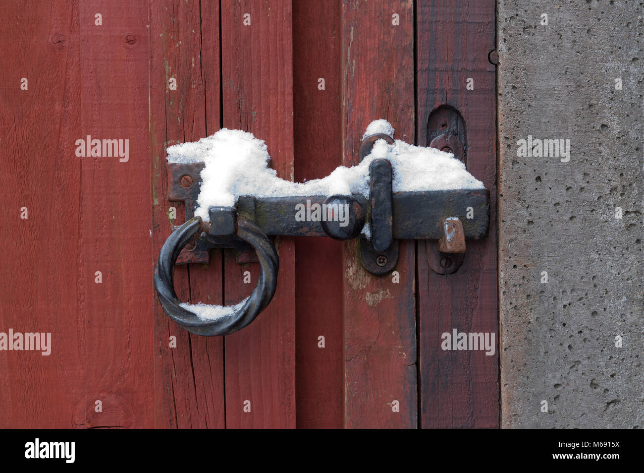 Snow rivestito tenendo fermi porta chiusa Foto Stock