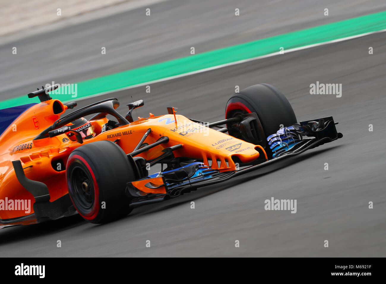 McLaren Stoffel Vandoorne durante la quattro giorni di test pre-stagione sul circuito de Barcelona-Catalunya, Barcellona. Foto Stock
