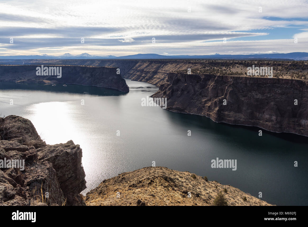 Bellissimo paesaggio Amarican durante una vivace giornata di sole. Preso al Cove stato Palisades Park in Oregon, Nord America. Foto Stock