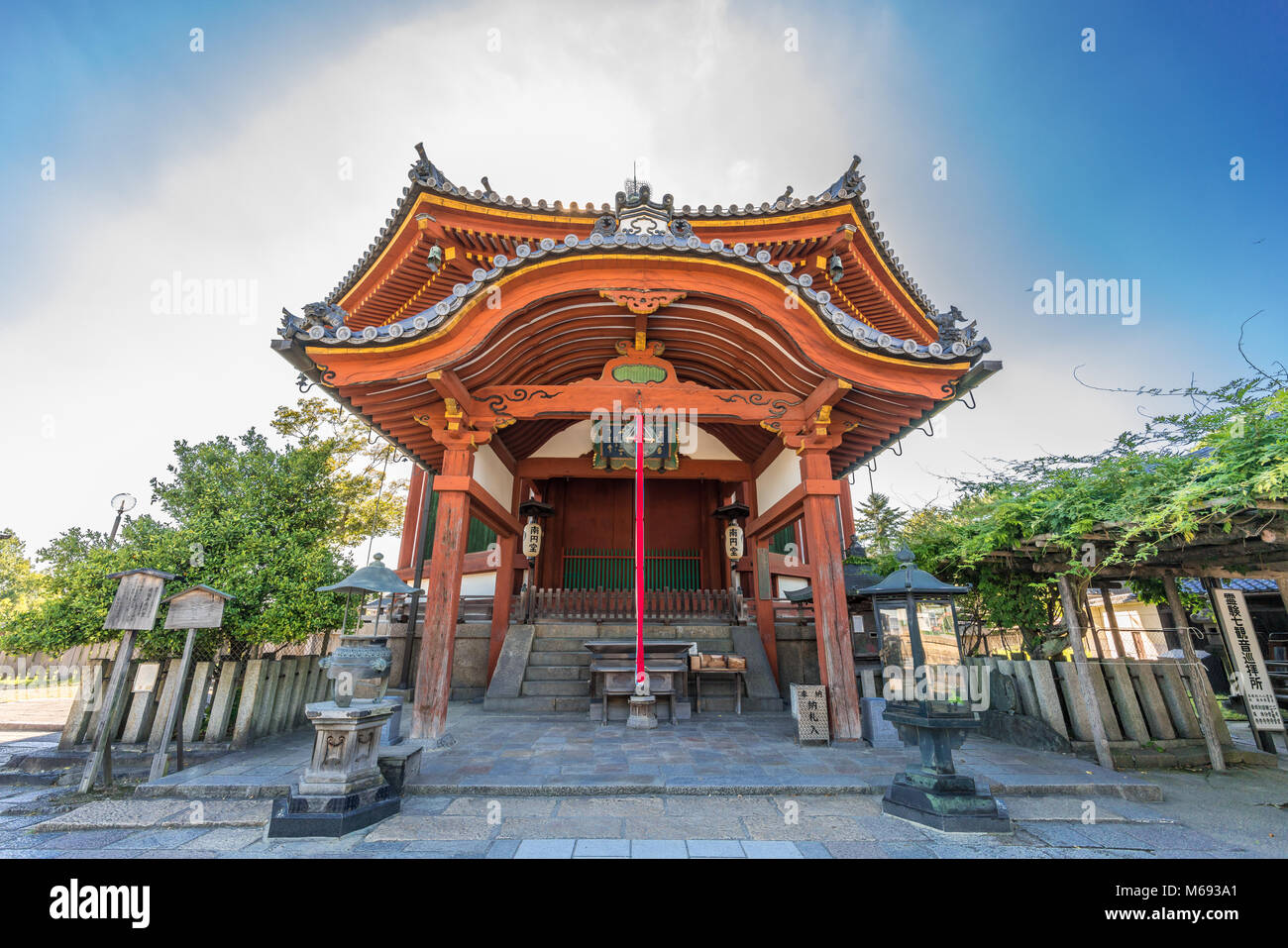 Sala ottagonale meridionale: Nanen-do 南円堂, Tempio di Kofuku-ji. Importante proprietà culturale del Giappone 重要文化財. Sede nazionale della scuola di buddismo di Hosso Foto Stock