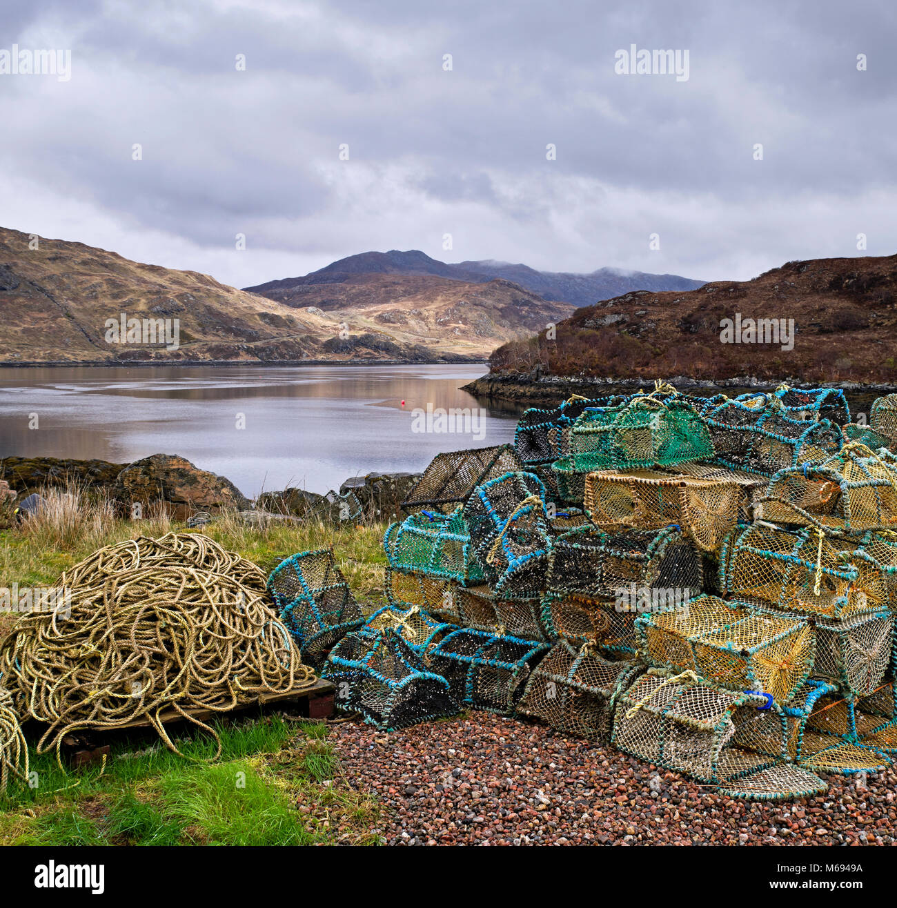 Funi e coloratissima aragosta cantre presso il porto di pesca a Kylesku sul Loch Glendhu, Sutherland, Highlands scozzesi, Scotland Regno Unito Foto Stock