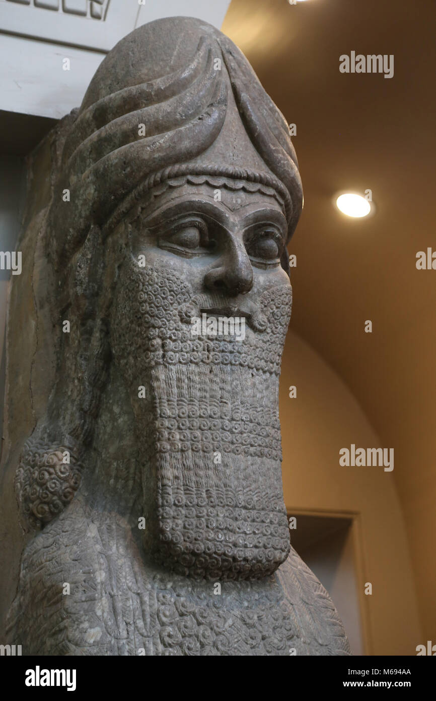 Uomo con testa di leone alato (lamassu). 883-859 A.C. Neo-Assyrian. Regno di Ashurnasirpal. Nimrud (antica Kalhu). British Museum. Londra. Foto Stock