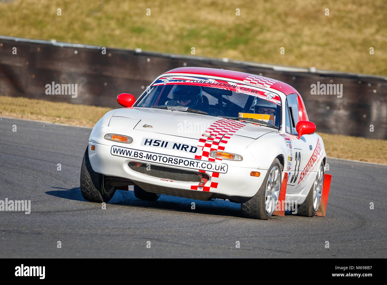 Ben breve e John Lawes nel Mazda MX5 al 2018 Motorsport News Snetterton tappa del Rally, Norfolk, Regno Unito. Foto Stock