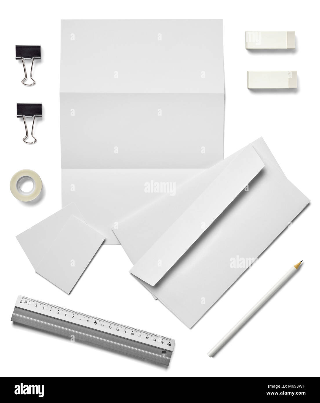 Raccolta di vari white business stampa, matita,clip foldback modelli su sfondo bianco. ciascuno è girato separatamente Foto Stock