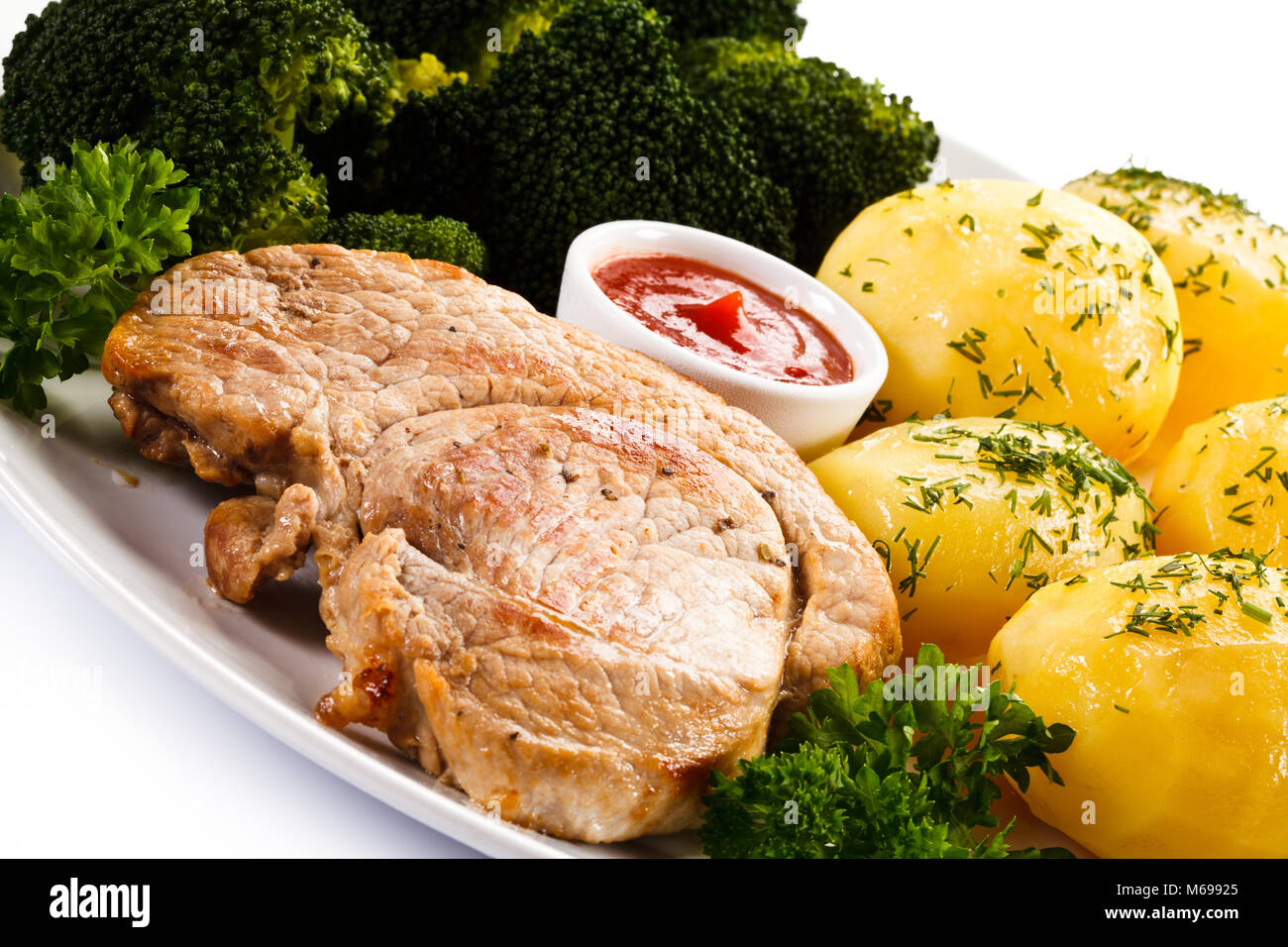 Bistecca, patate lesse e verdure Foto Stock