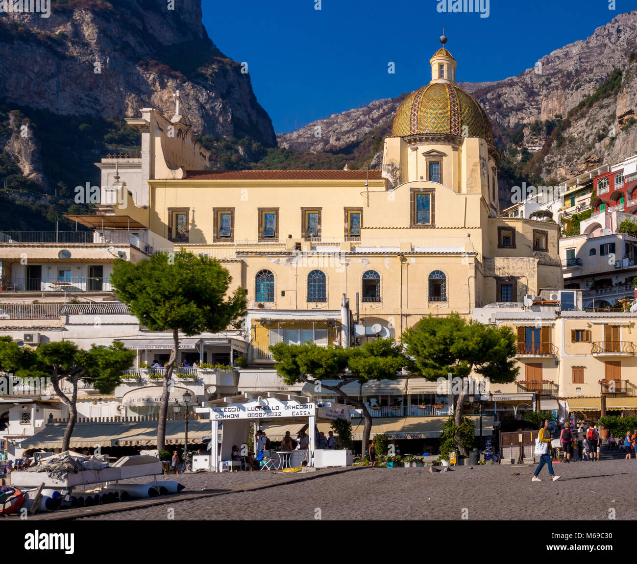 Chiesa di Santa Maria Assunta, Positano, Costiera Amalfitana, Italia. Foto Stock