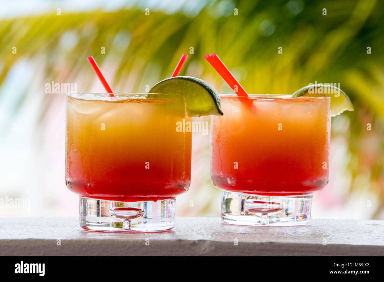Punch al rum a Ana in spiaggia Bar, Dickenson Bay Beach, Antigua Foto Stock
