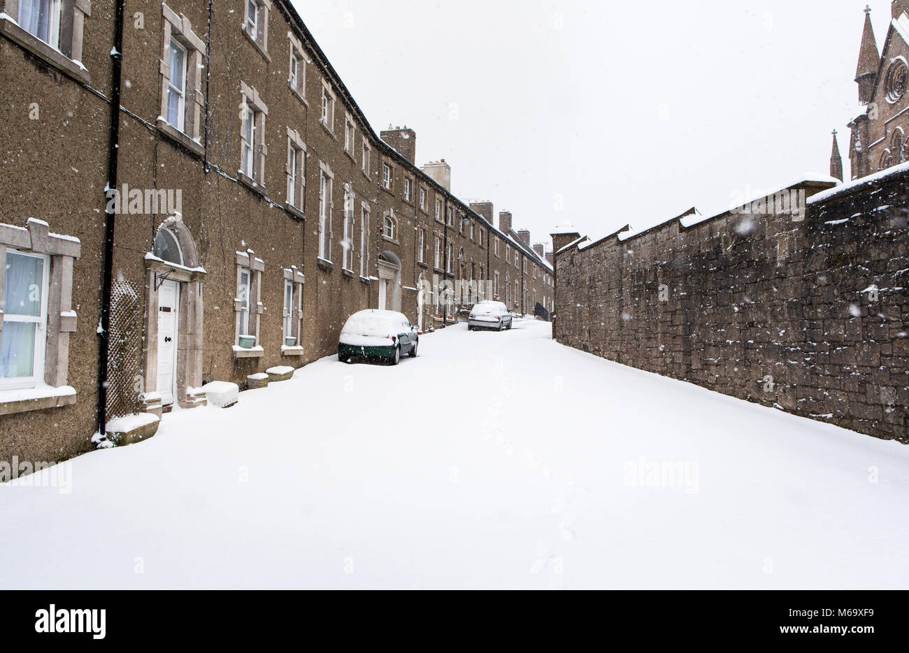 Armagh, Irlanda del Nord. 1 Mar, 2018. Vicario's Hill, Armagh City, Irlanda del Nord nella neve, 1 marzo 2018. L'architettura Georgiana è caratteristica di Armagh. Credito: Darren McLoughlin/Alamy Live News Foto Stock