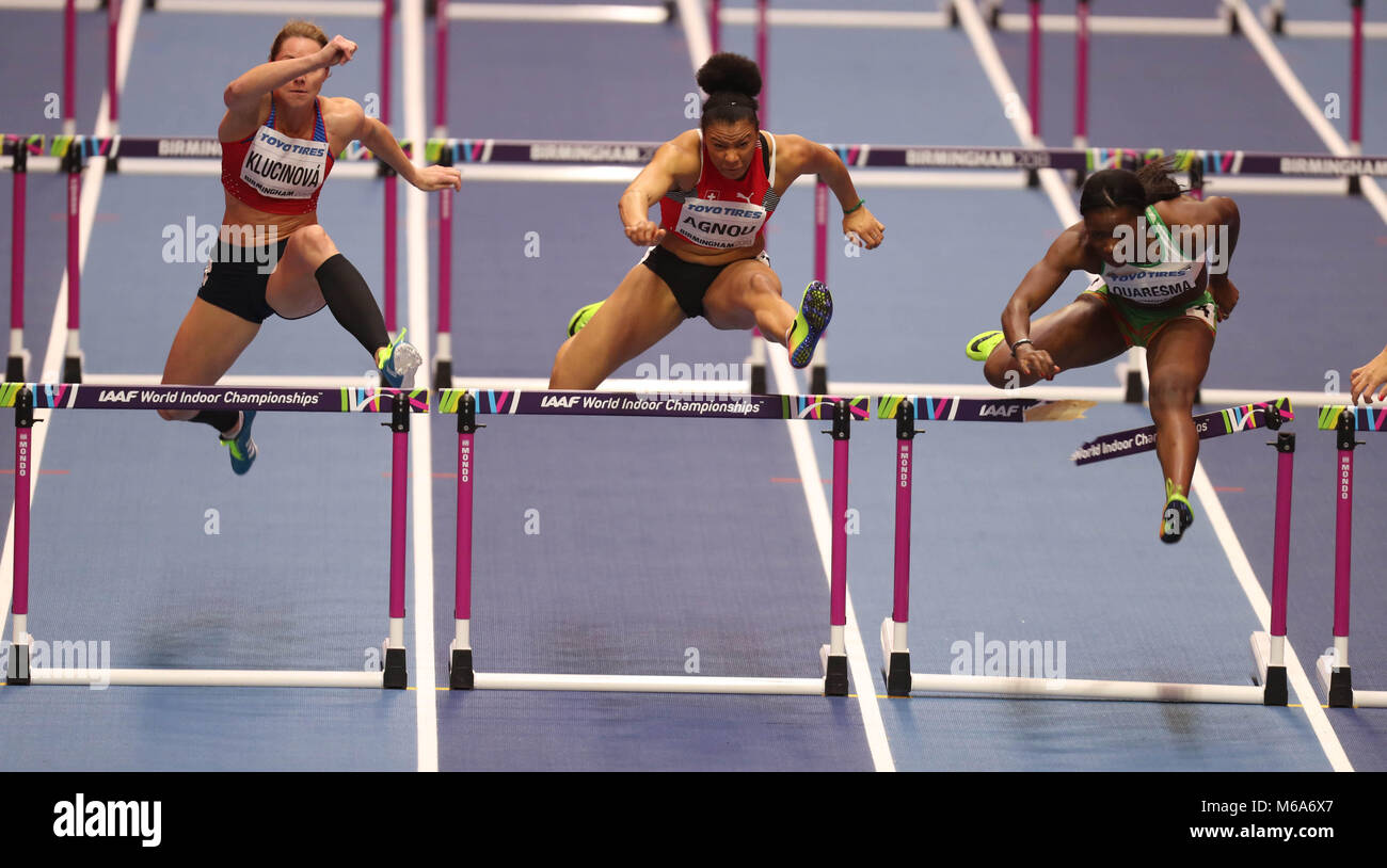 Birmingham, Regno Unito. 2 Mar, 2018. Caroline AGNOU SVIZZERA), ELIŠKA KLUČINOVÁ Ceco) e LECABELA QUARESMA PORTOGALLO) compete nel pentathlon 60m Womens ostacoli come QUARESEMA rompe il suo ostacolo durante la IAAF Campionati mondiali Indoor a Birmingham, Inghilterra Credit: Ben Booth/Alamy Live News Foto Stock