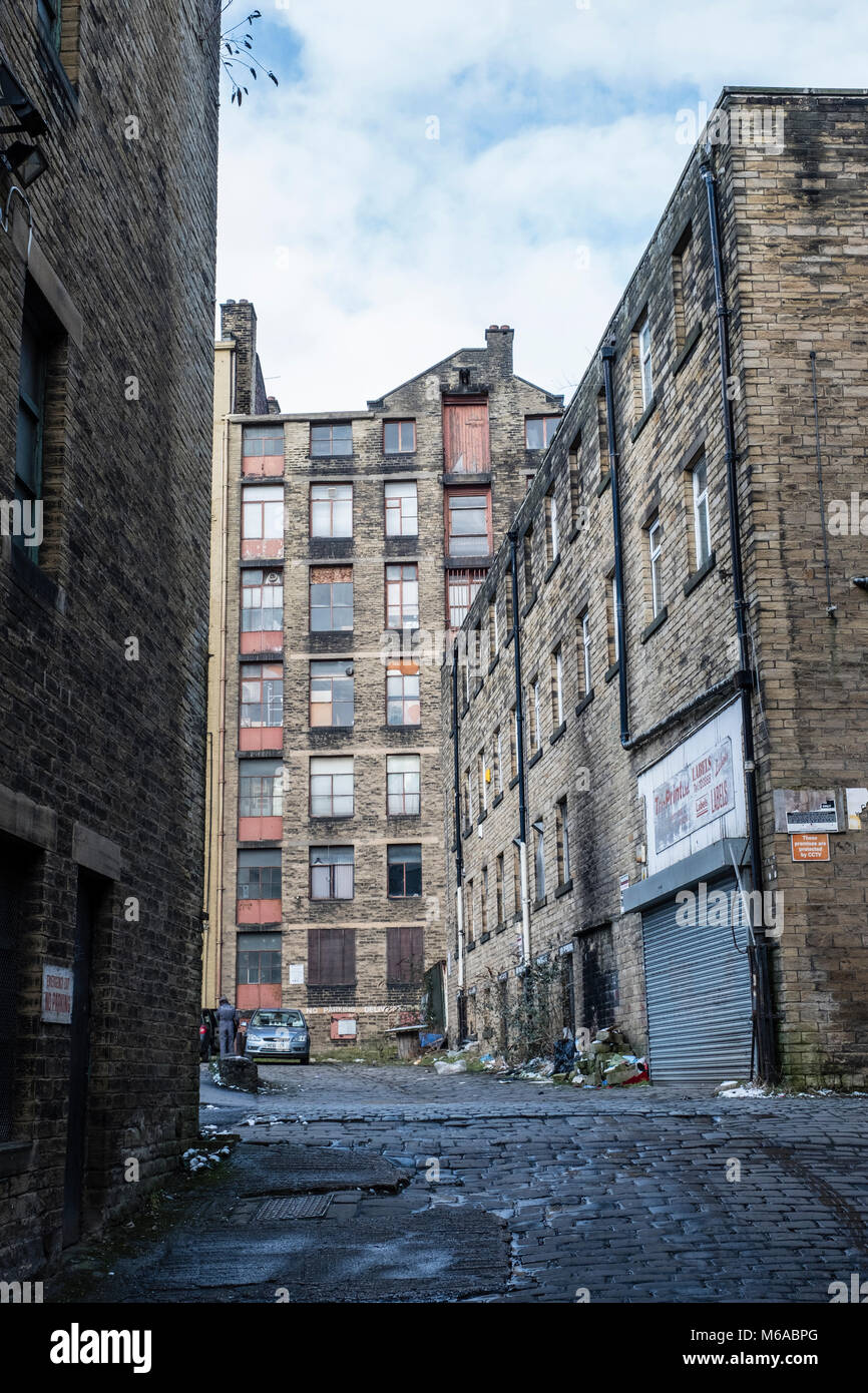 Vecchi magazzini off Thornton Road a Bradford, West Yorkshire, Inghilterra Foto Stock