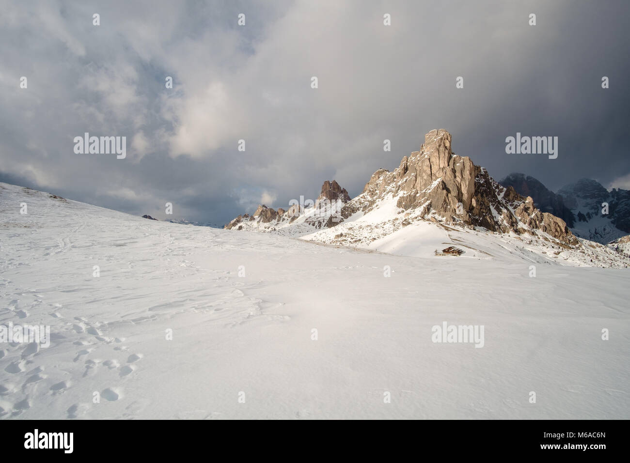 Fantastico paesaggio invernale nei pressi del Passo Giau - Dolomiti - Italia Foto Stock