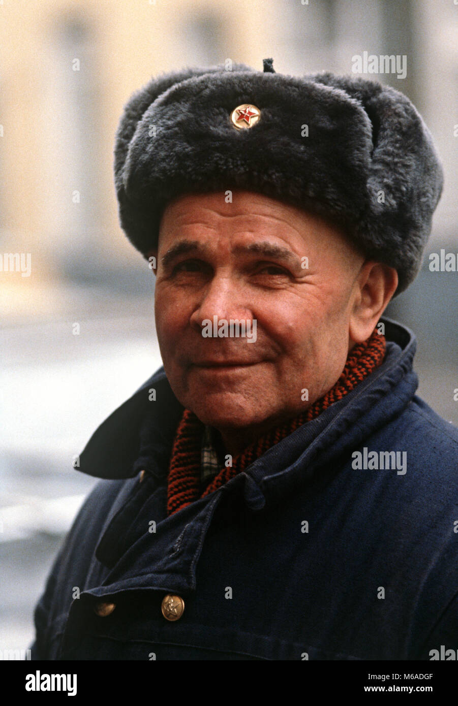 Muscovite con cappello di pelliccia, Mosca, Russia Foto stock - Alamy