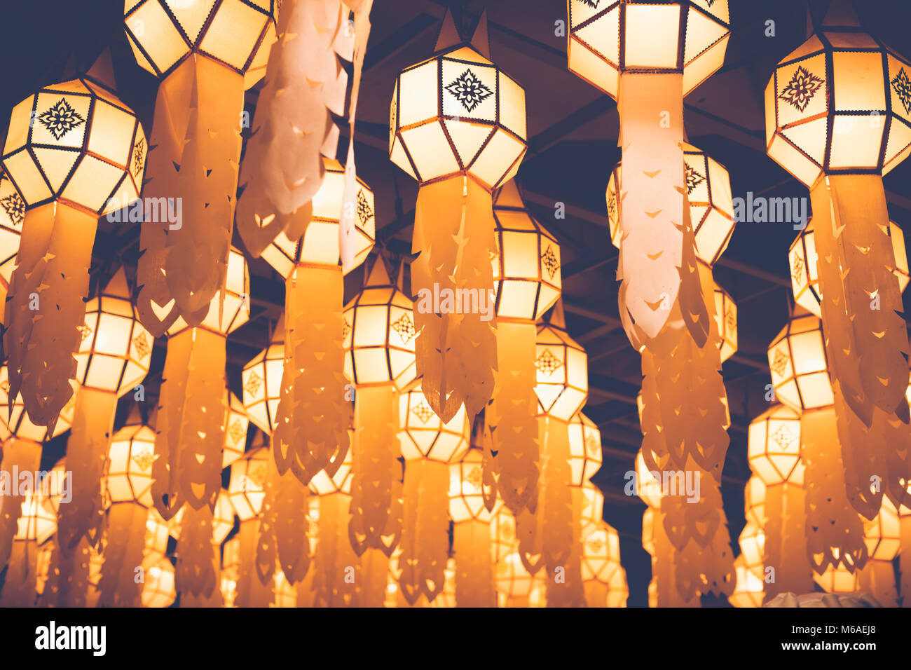 Lanna Thai lampadario in Chiang Mai Thailandia il 3 dicembre 2017 Foto Stock