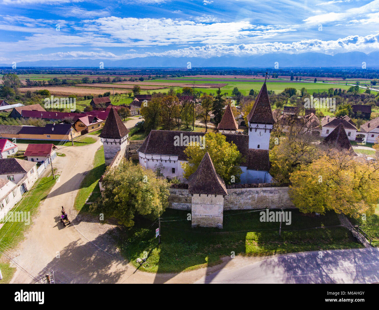 Cincsor chiesa fortificata nel villaggio sassone di Cincsor vicino a Sibiu, Romania Foto Stock