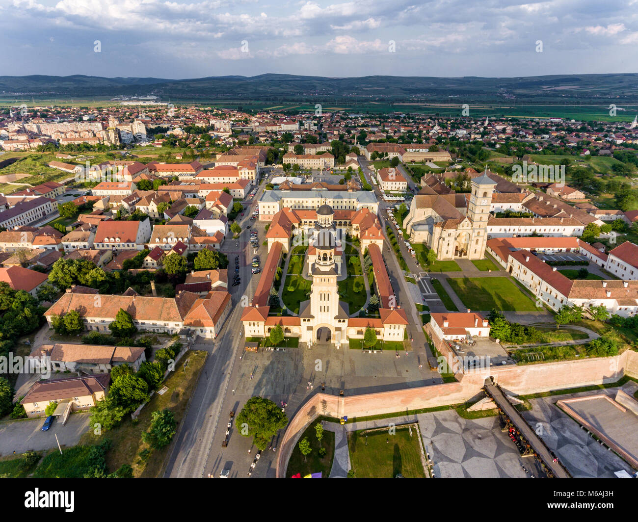 Tramonto su Alba Iulia fortezza medievale in Transilvania, Romania Foto Stock