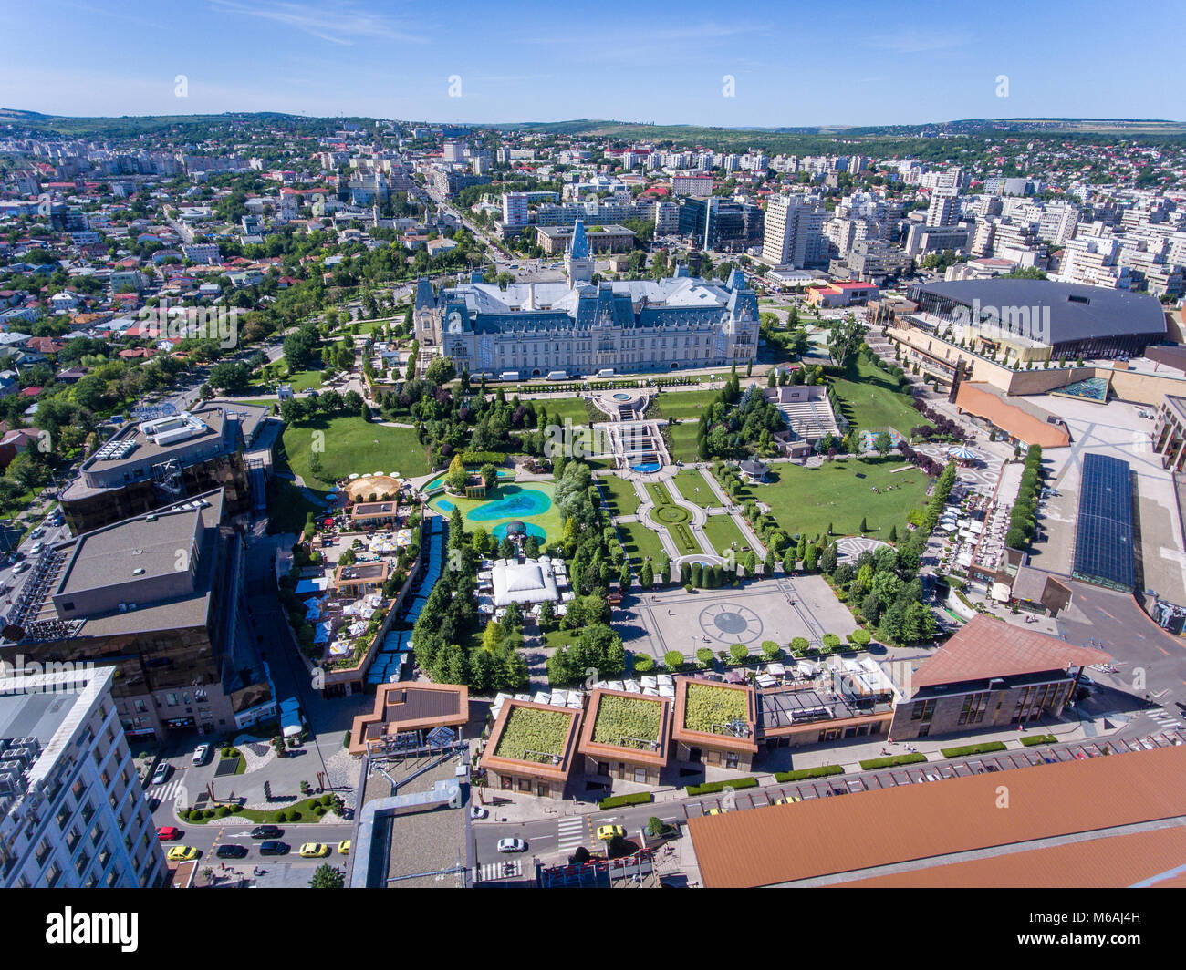 Iasi, Romania, Luglio 2017: Iasi city centre e Palas Mall vista aerea ...