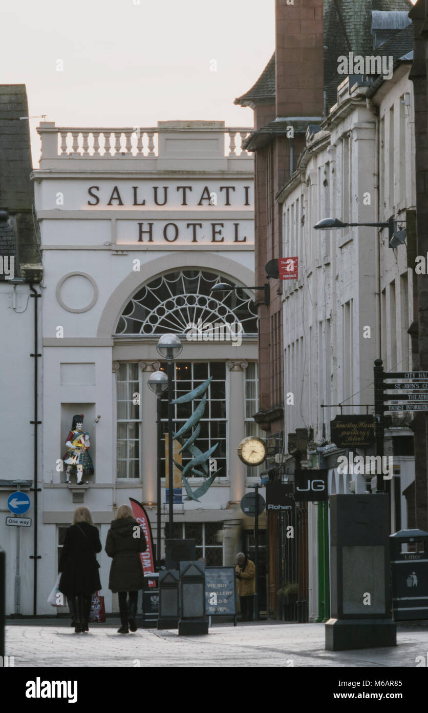 St John's Street per lo shopping nella zona pedonale nel centro di Perth, Scotland, Regno Unito. Foto Stock