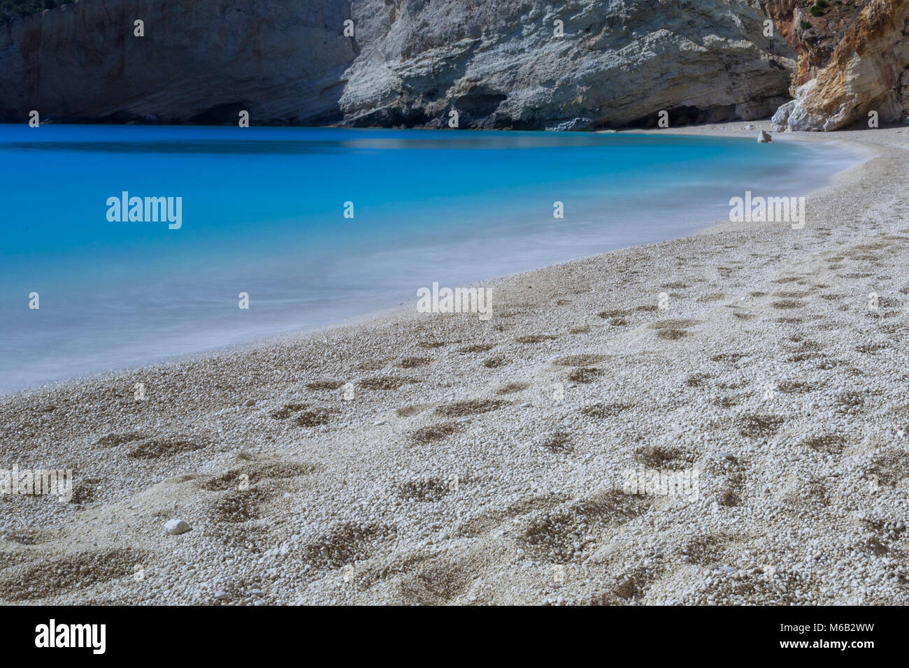 Katsiki naturale spiaggia di sabbia e rocce, il profondo blu del cielo e del mare, Lefkas, Grecia Foto Stock