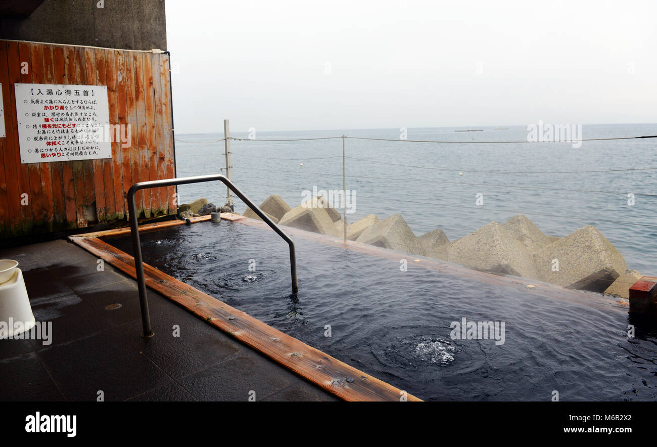 Mare Rotenburu ( outdoor primavera calda ) in Obama onsen a Kyushu in Giappone. Foto Stock