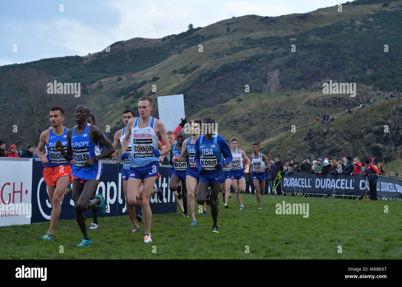 I concorrenti in azione durante il secondo giro di Simplyhealth grande Edinburgh XCountry uomini 8k gara durante la Grande Edinburgh International XCountry 2018 in Holyrood Park, Edimburgo. Stampa foto di associazione. Picture Data: Sabato 13 Gennaio, 2018. Foto di credito dovrebbe leggere: Mark Runnacles/filo PA. Foto Stock