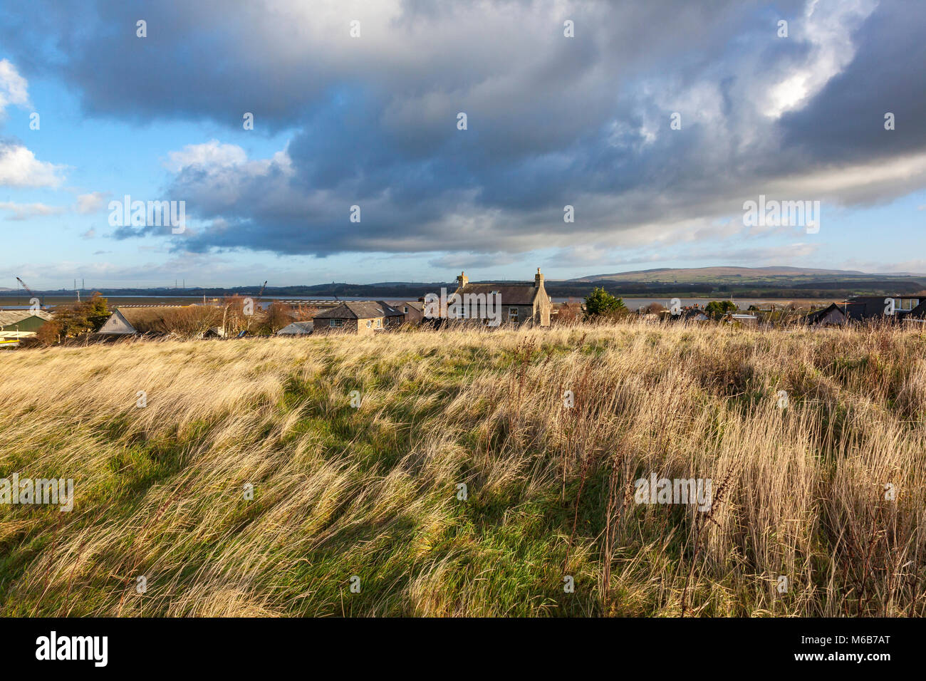 I tetti dei piccoli borghi che circondano Glasson Dock, Lancashire, Regno Unito Foto Stock