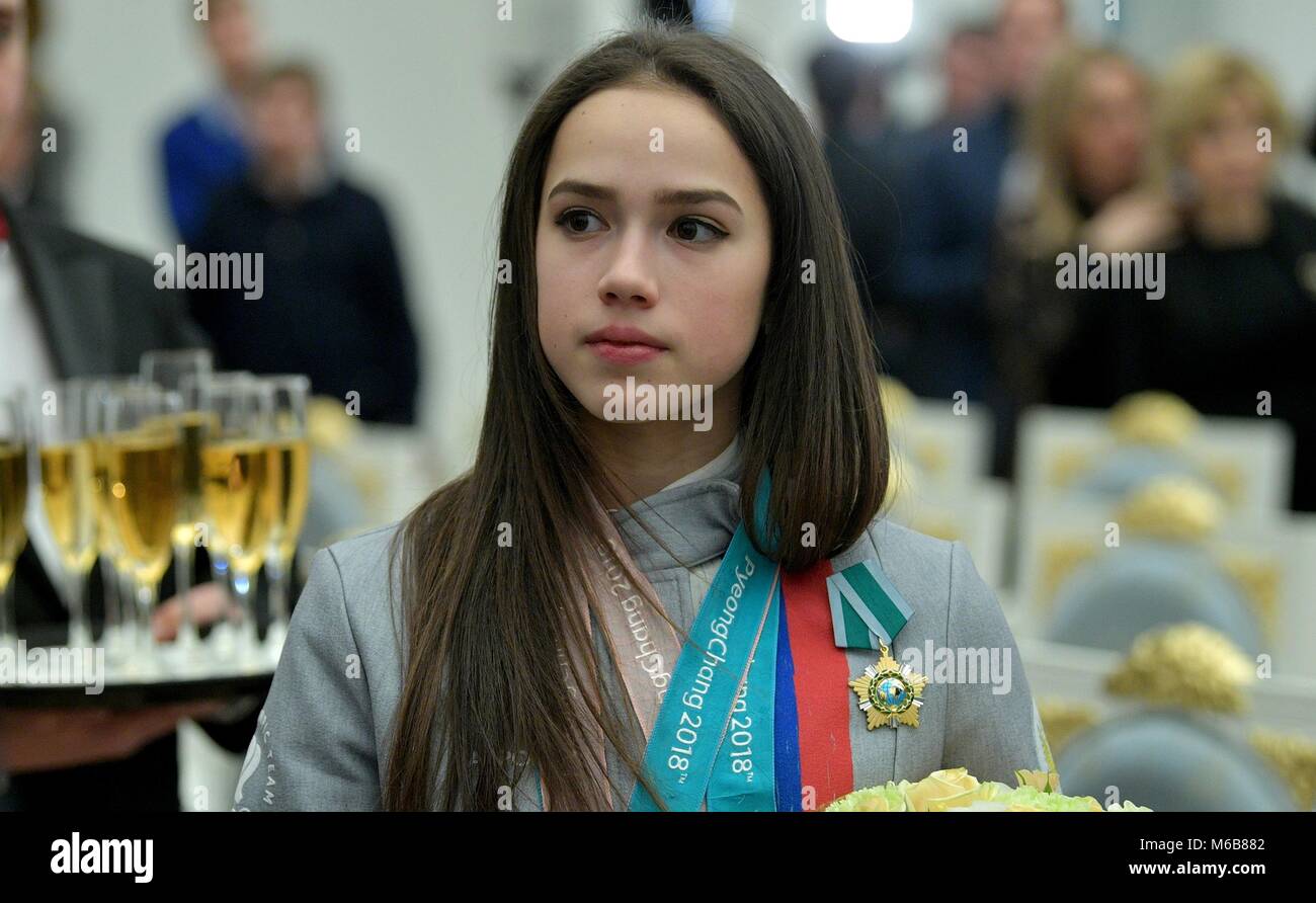 Olympic pattinaggio di figura medaglia d'oro Alina Zagitova durante un ricevimento tenuto dal presidente russo Vladimir Putin al Cremlino Febbraio 28, 2018 a Mosca, in Russia. Foto Stock