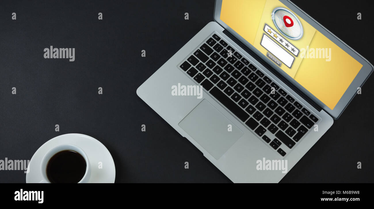 Immagine composita di screenshot di un servizio di valutazione Foto Stock