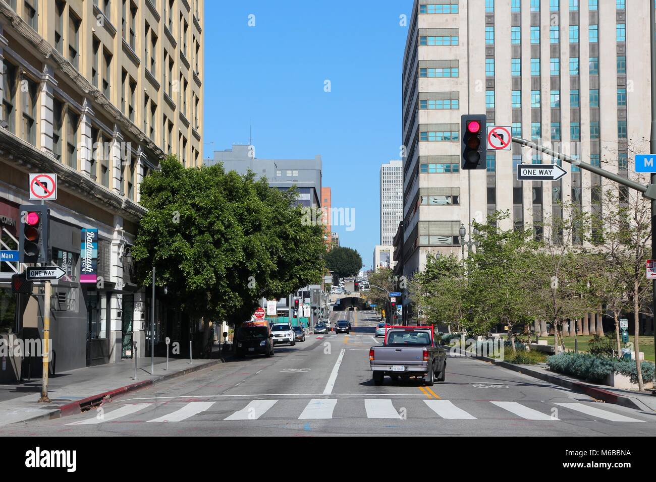 LOS ANGELES, Stati Uniti d'America - Aprile 5, 2014: la gente guida auto nel centro di Los Angeles. Los Angeles è la seconda città più popolosa del USA 3,792,621 (persone). Foto Stock
