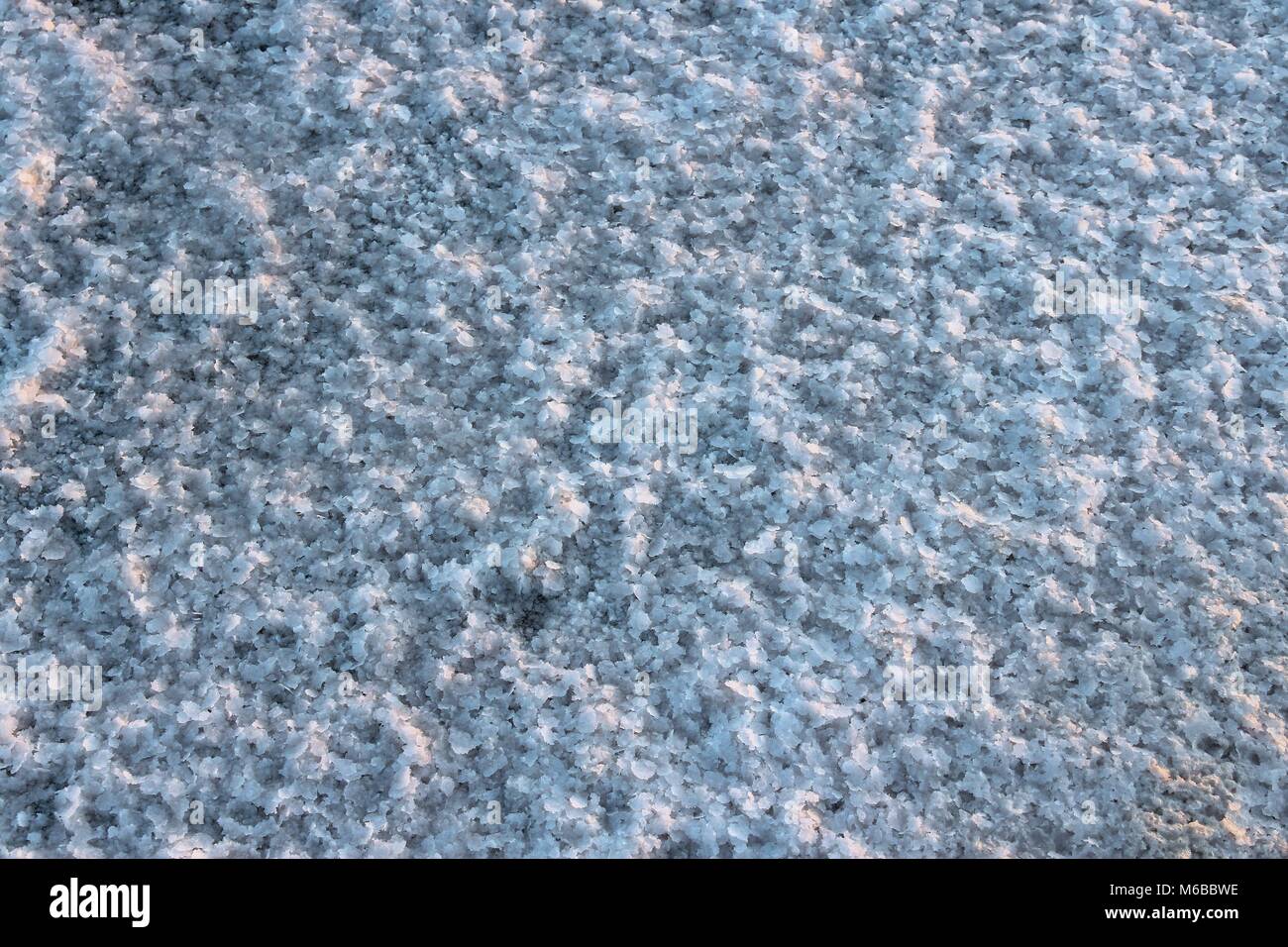 Salina naturale in Larnaca Salt Lake, Cipro. Sfondo di sale. Foto Stock