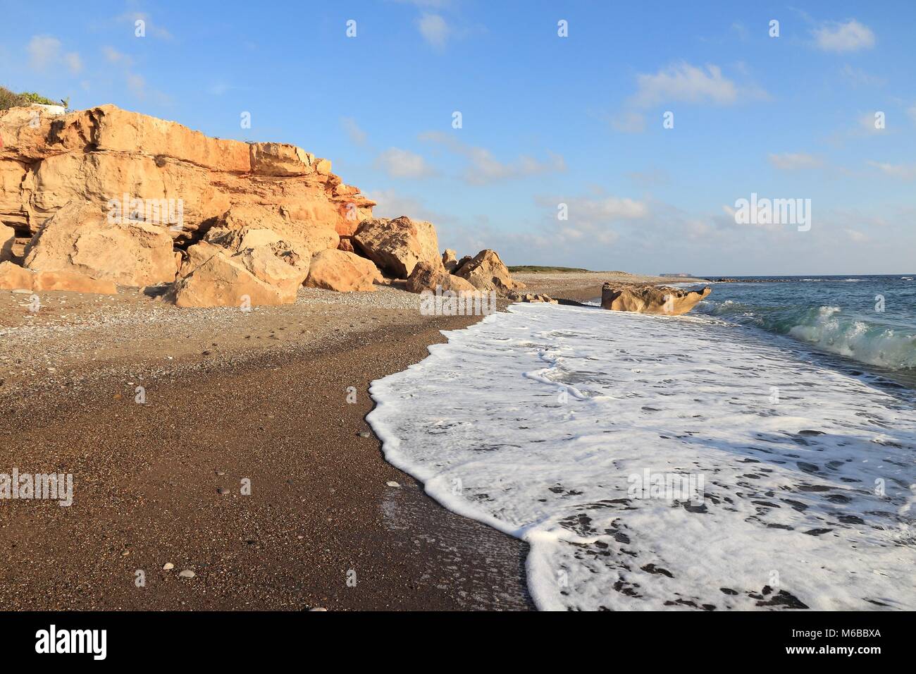 Cipro - mare mediterraneo sulla costa. Lara Beach nel distretto di Paphos. Foto Stock