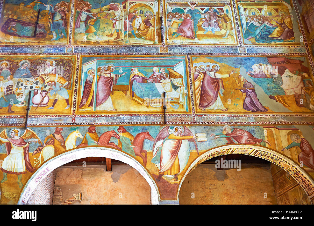 Primi affreschi rinascimentali di Vitale da Bologna (1309 - 1369) del Cristo Pantocratore (in maestà), pinted in stile bizantino di Cristo che appaiono in Foto Stock